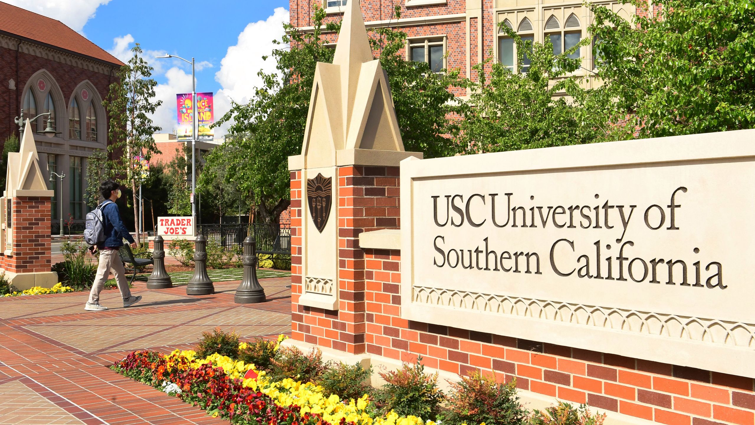 Usc Vs Ucla Which College Is The Right One For You Usc Vs Ucla Which College Is The Right One For You